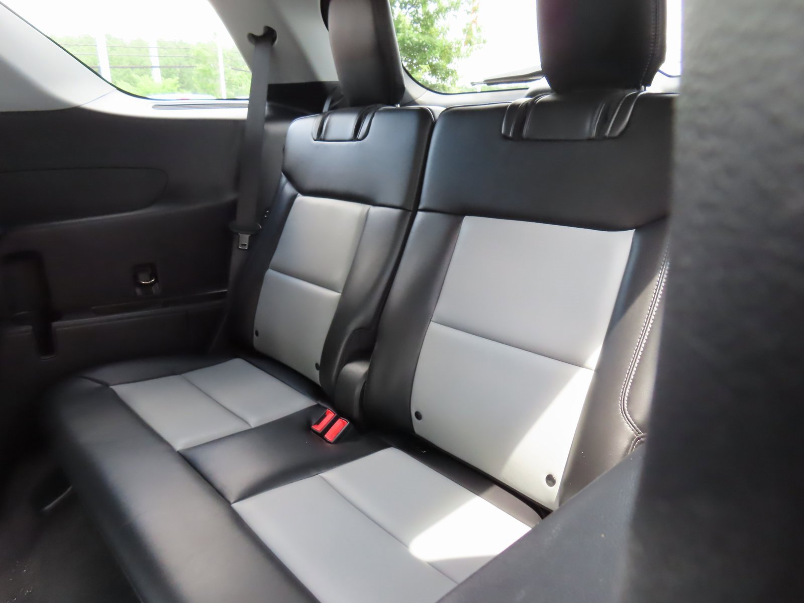 Used 2022 Ford Explorer XLT w/ Equipment Group 202A image 33