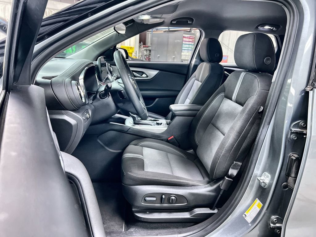 Used 2025 Chevrolet Blazer LT image 13