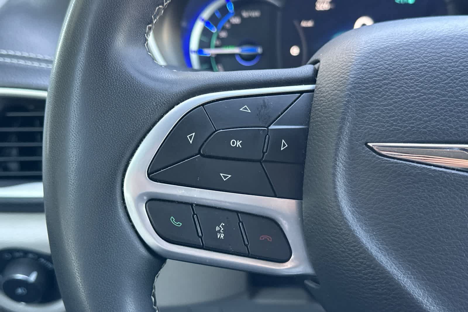 Used 2024 Chrysler Pacifica Limited FWD image 30