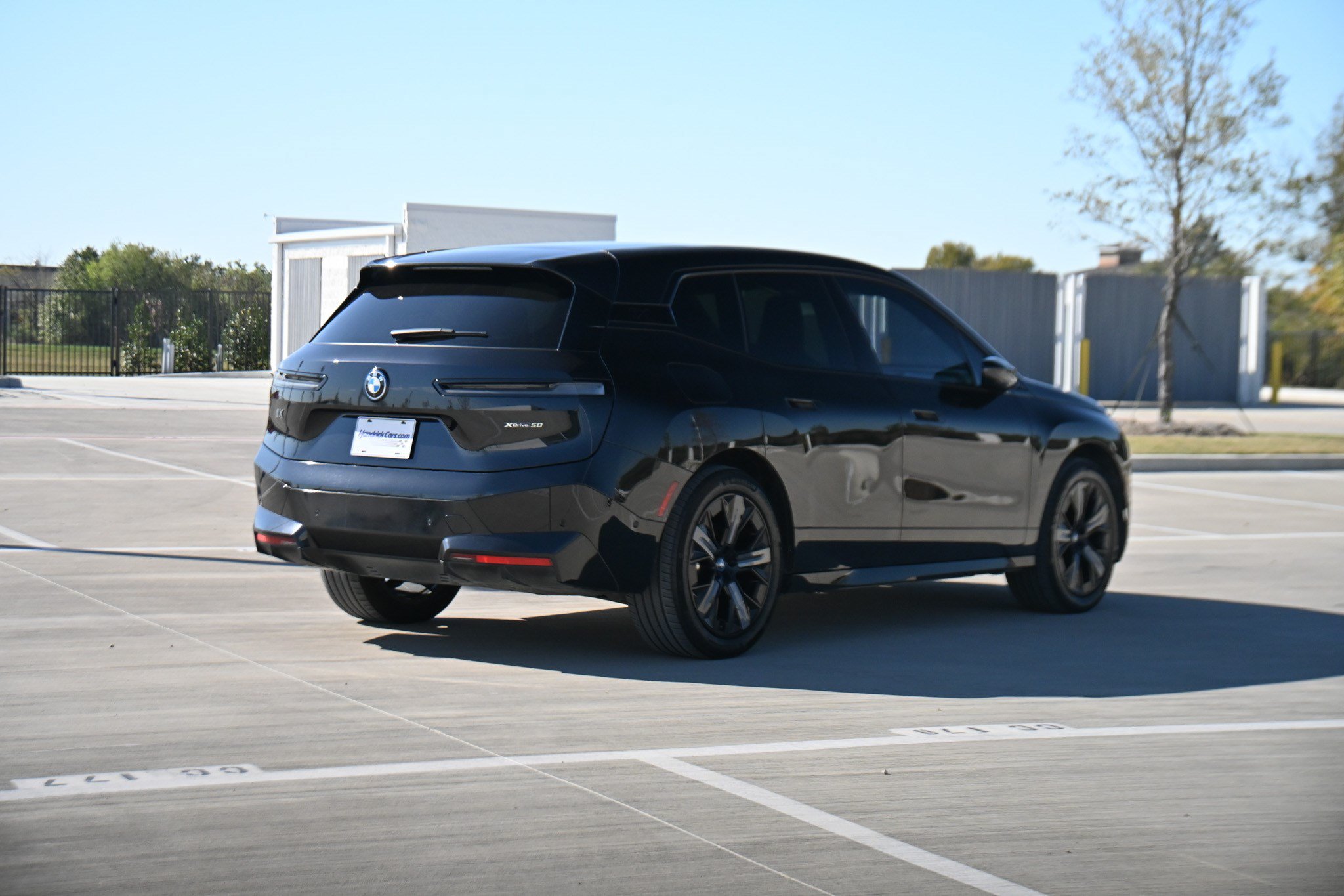 Used 2024 BMW iX xDrive50 w/ Premium Package AWD/4WD image 8