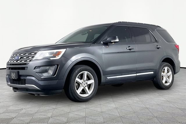 Used 2017 Ford Explorer XLT w/ Equipment Group 202A AWD/4WD image 1