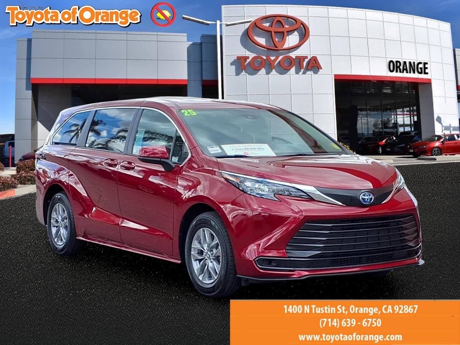 Certified 2025 Toyota Sienna LE FWD image 1