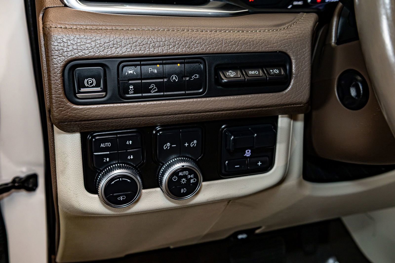 Used 2021 GMC Yukon XL Denali w/ Denali Ultimate Package image 19