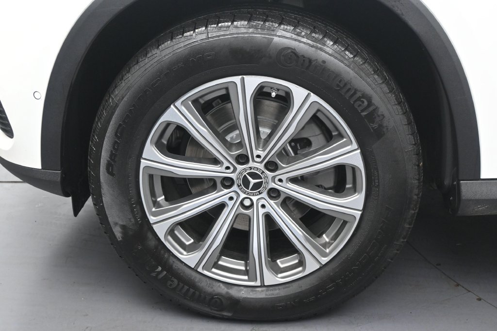 Used 2025 Mercedes-Benz GLC 300 4MATIC image 36