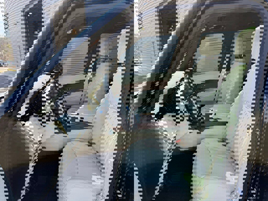 Used 2025 Land Rover Range Rover SE image 22