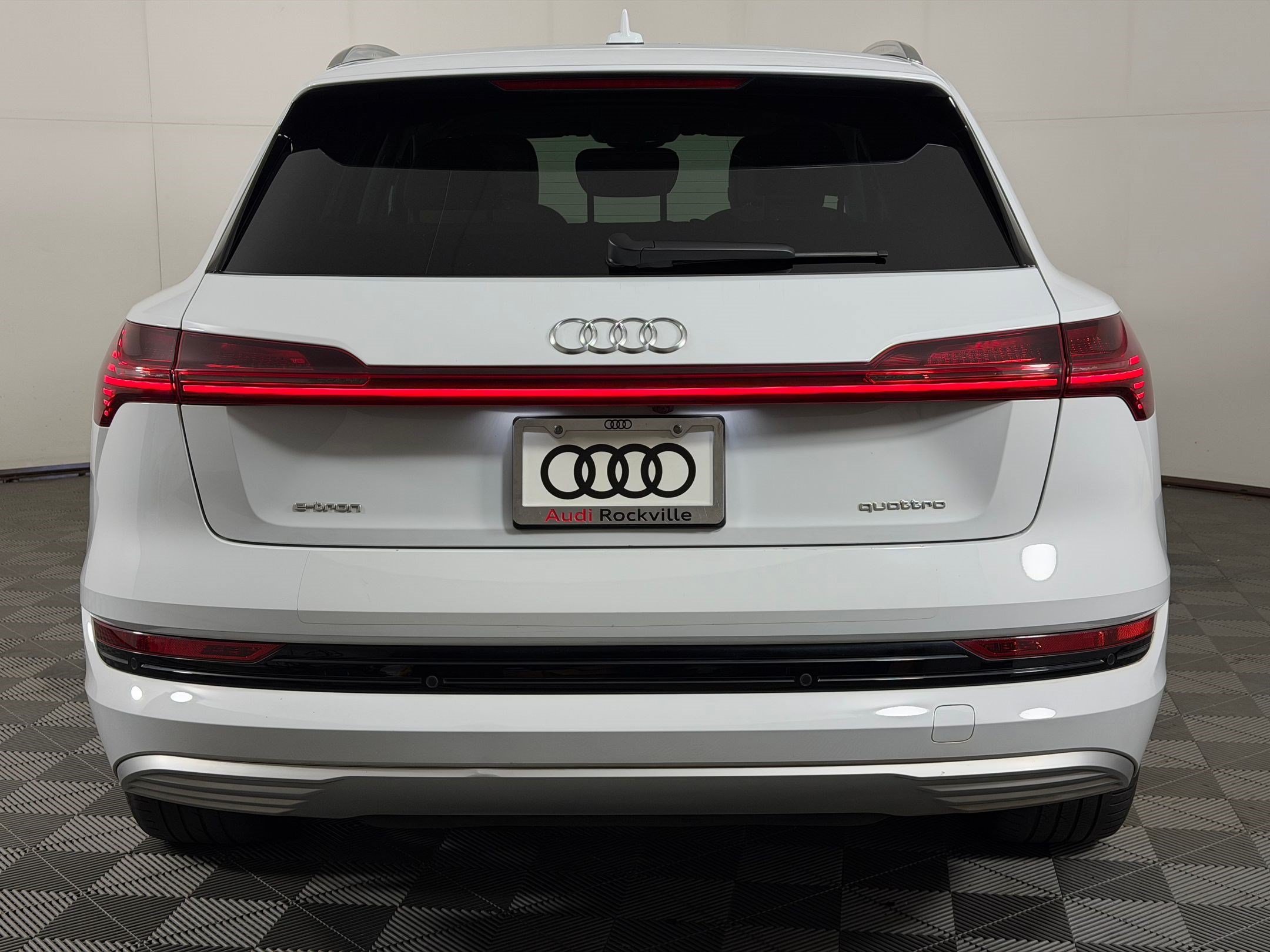 Certified 2023 Audi e-tron Premium Plus w/ Premium Plus Package AWD/4WD image 10