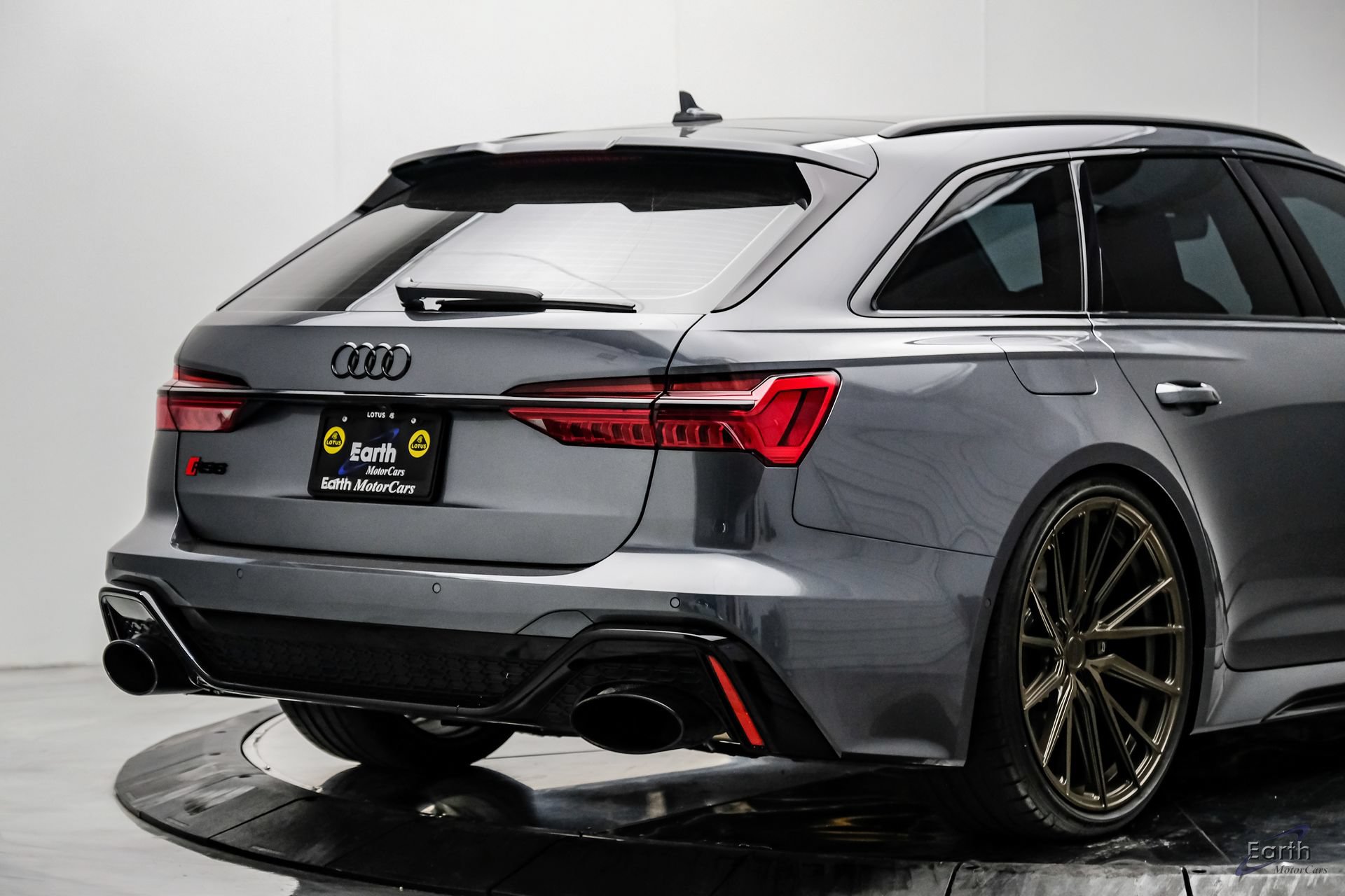 Used 2023 Audi RS 6 w/ Black Optic Package AWD/4WD image 16