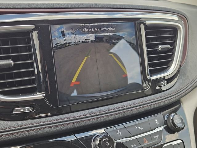 Used 2020 Chrysler Pacifica Limited image 19