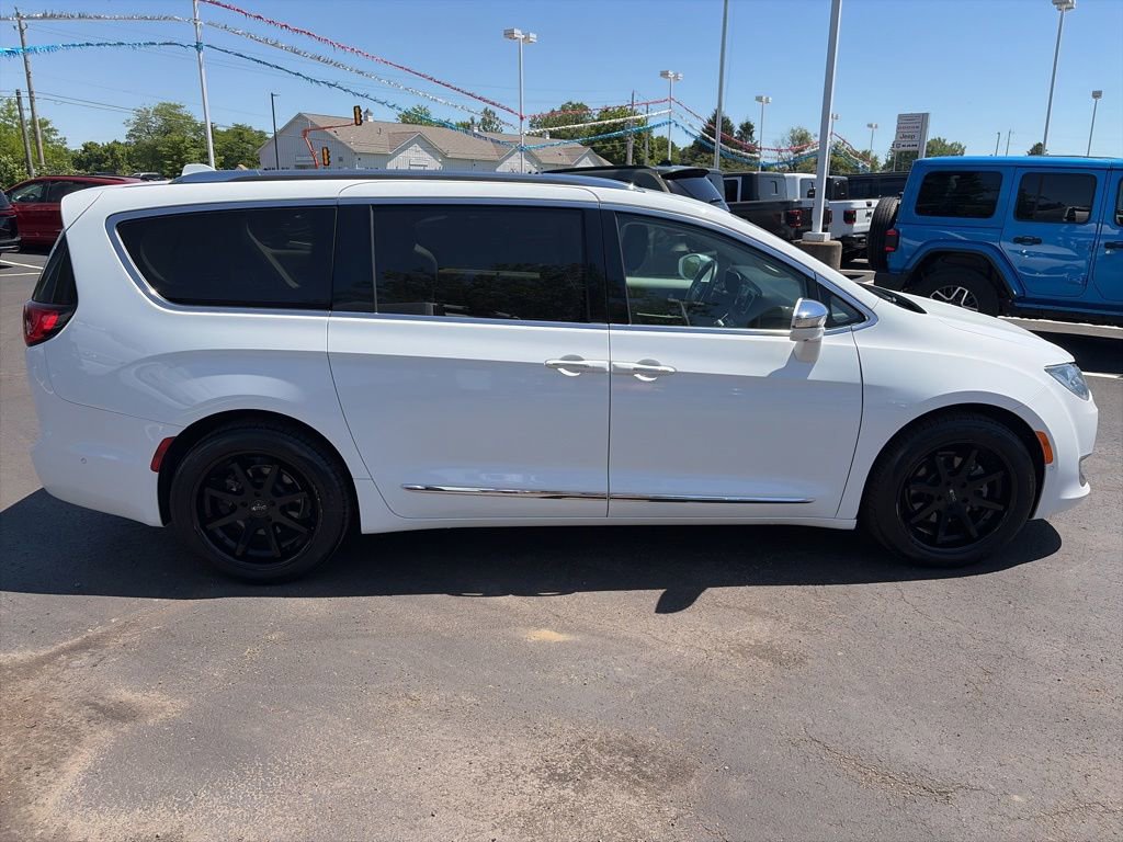 Used 2019 Chrysler Pacifica Limited w/ Tire & Wheel Group FWD image 7