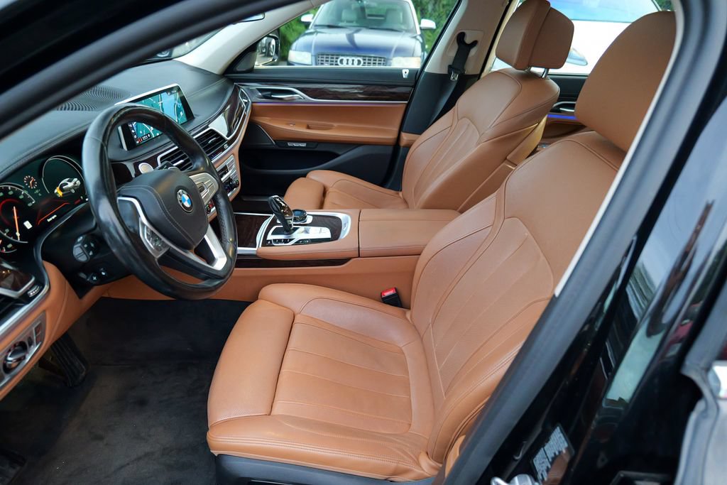 Used 2018 BMW 740i xDrive AWD/4WD image 21