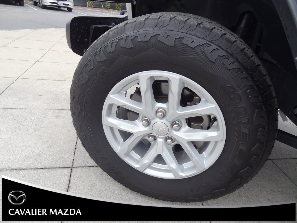 Used 2023 Jeep Gladiator Sport image 36