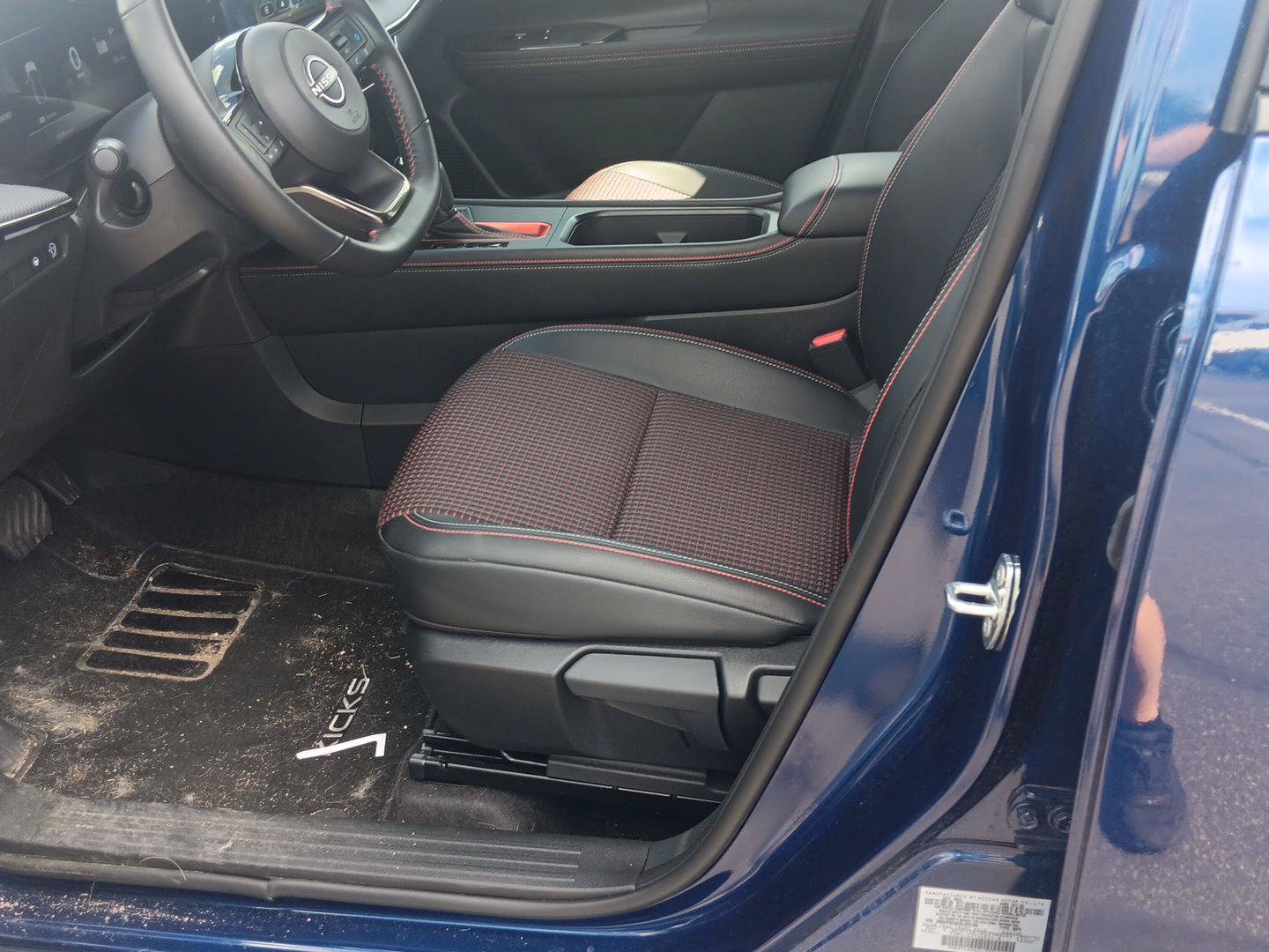 Used 2025 Nissan Kicks SR FWD image 15