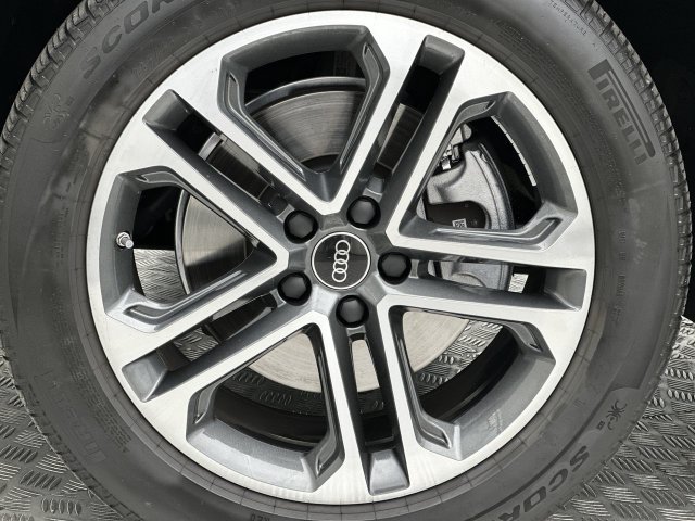 Used 2025 Audi Q5 Premium w/ Convenience Package AWD/4WD image 10