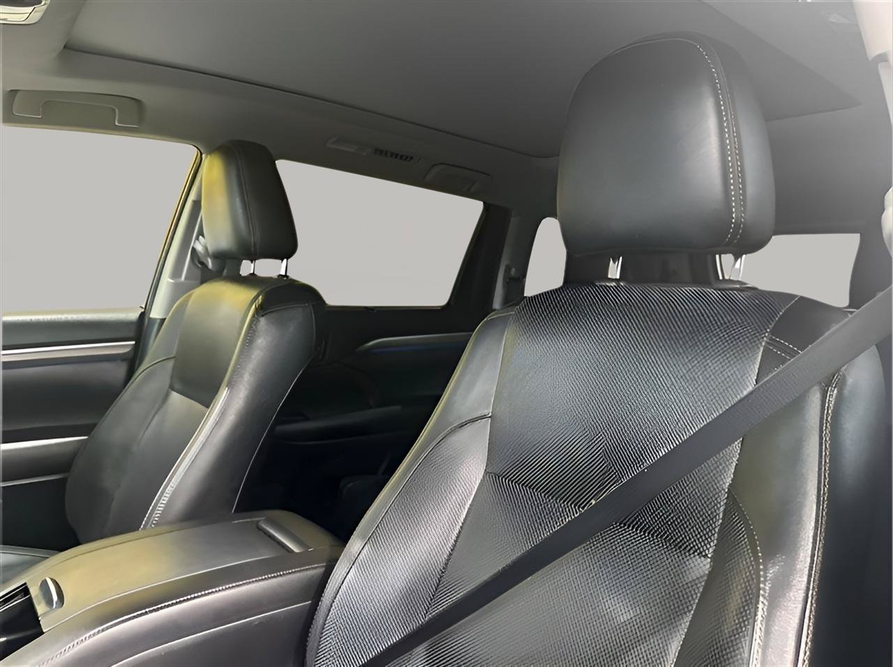 Used 2019 Toyota Highlander Limited Platinum AWD/4WD image 12