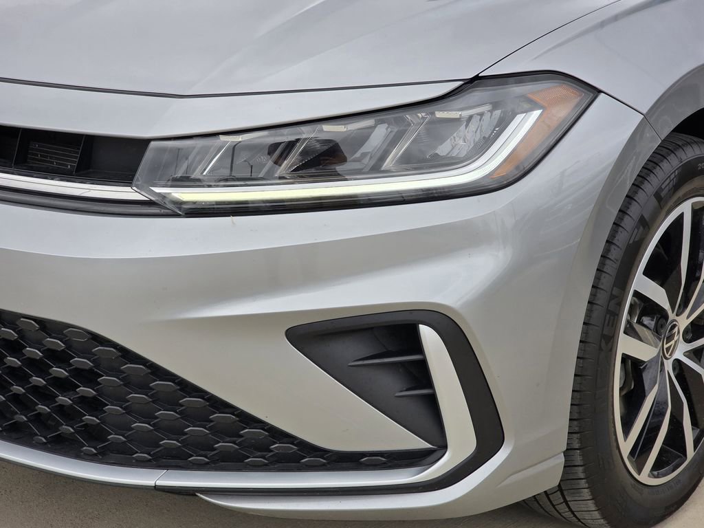 Used 2025 Volkswagen Jetta SE image 6