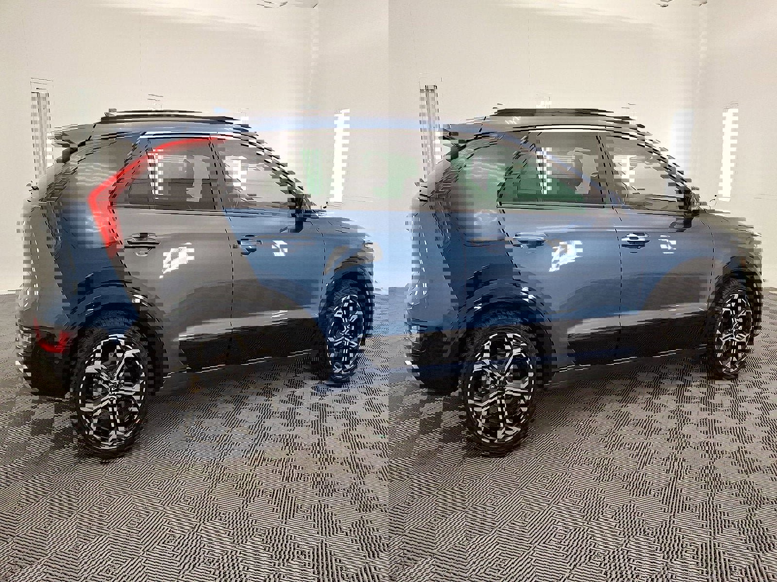 Used 2023 Kia Niro SX Touring image 26