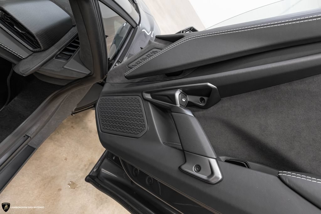 Used 2026 Lamborghini Revuelto AWD/4WD image 27