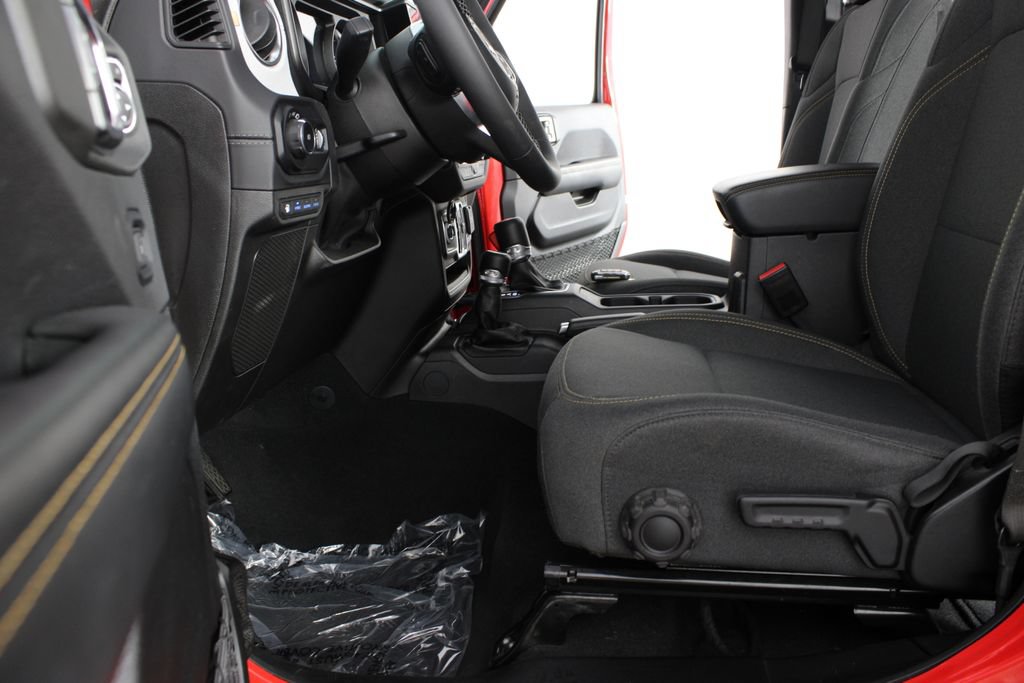 Used 2025 Jeep Wrangler Unlimited Sahara AWD/4WD image 15