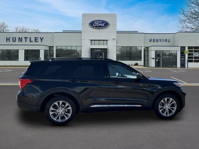 Certified 2023 Ford Explorer XLT w/ Equipment Group 202A AWD/4WD image 3