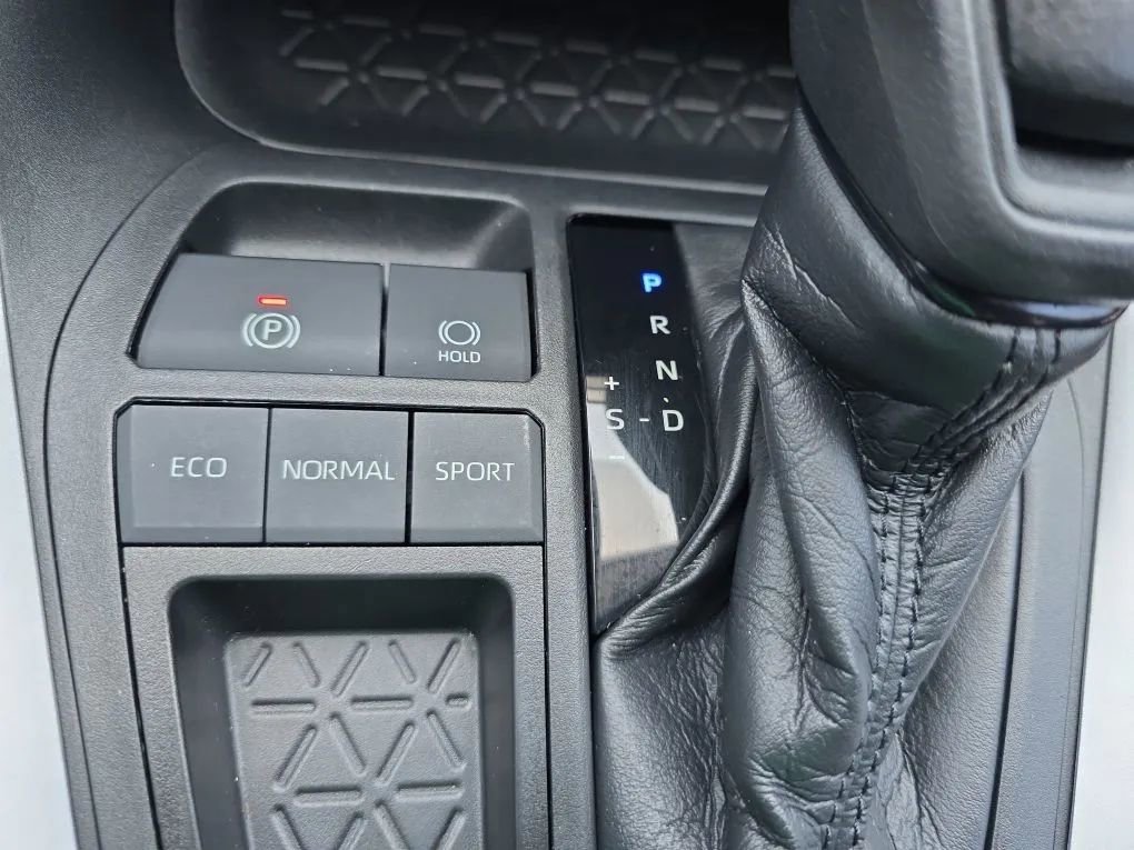 Used 2020 Toyota RAV4 XLE FWD image 34