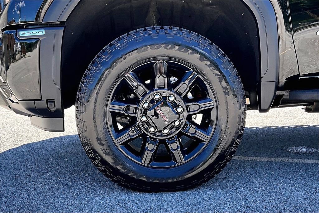 Used 2025 GMC Sierra 2500 AT4 w/ AT4 Premium Plus Package AWD/4WD image 9
