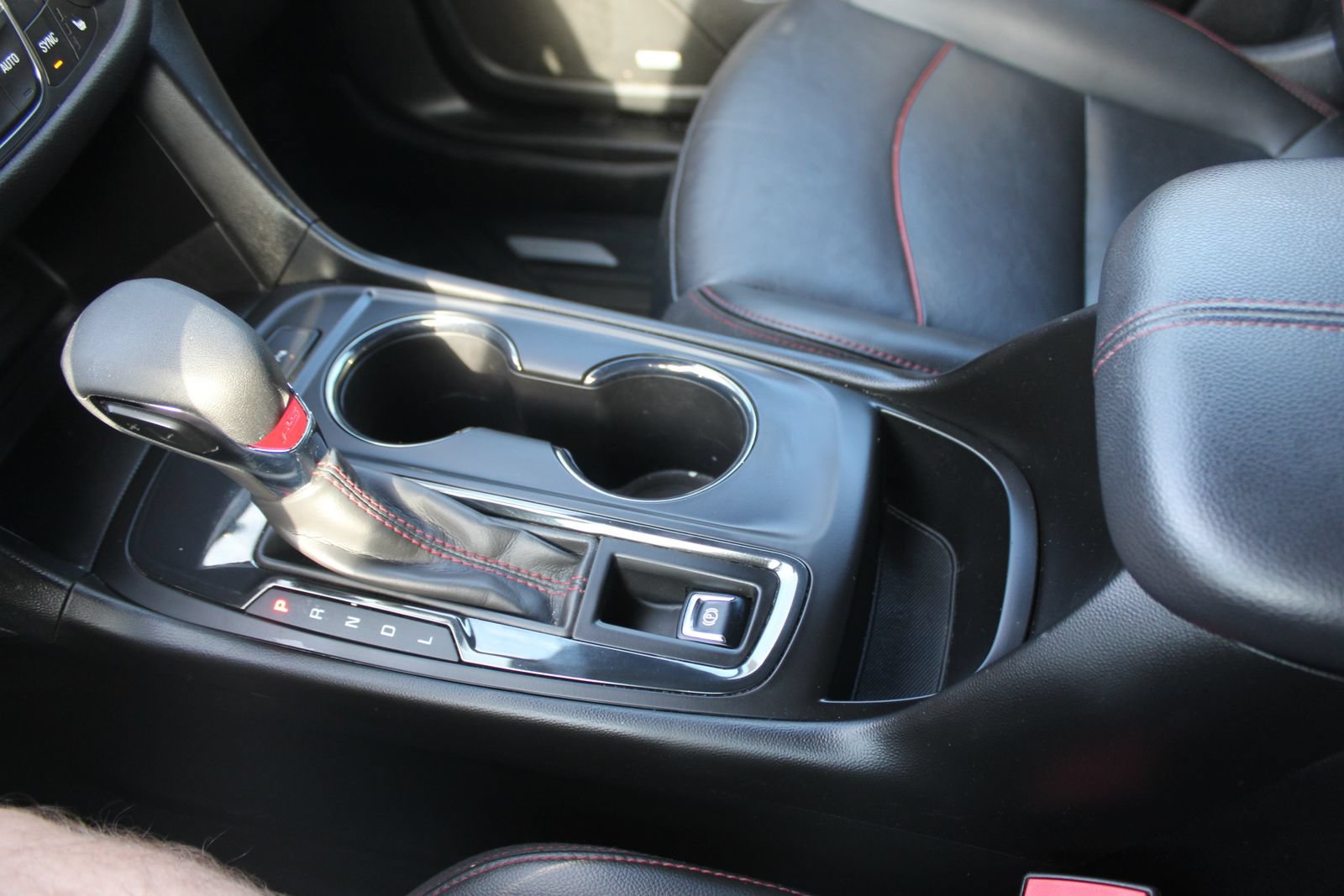 Used 2022 Chevrolet Equinox RS w/ RS Leather Package FWD image 28