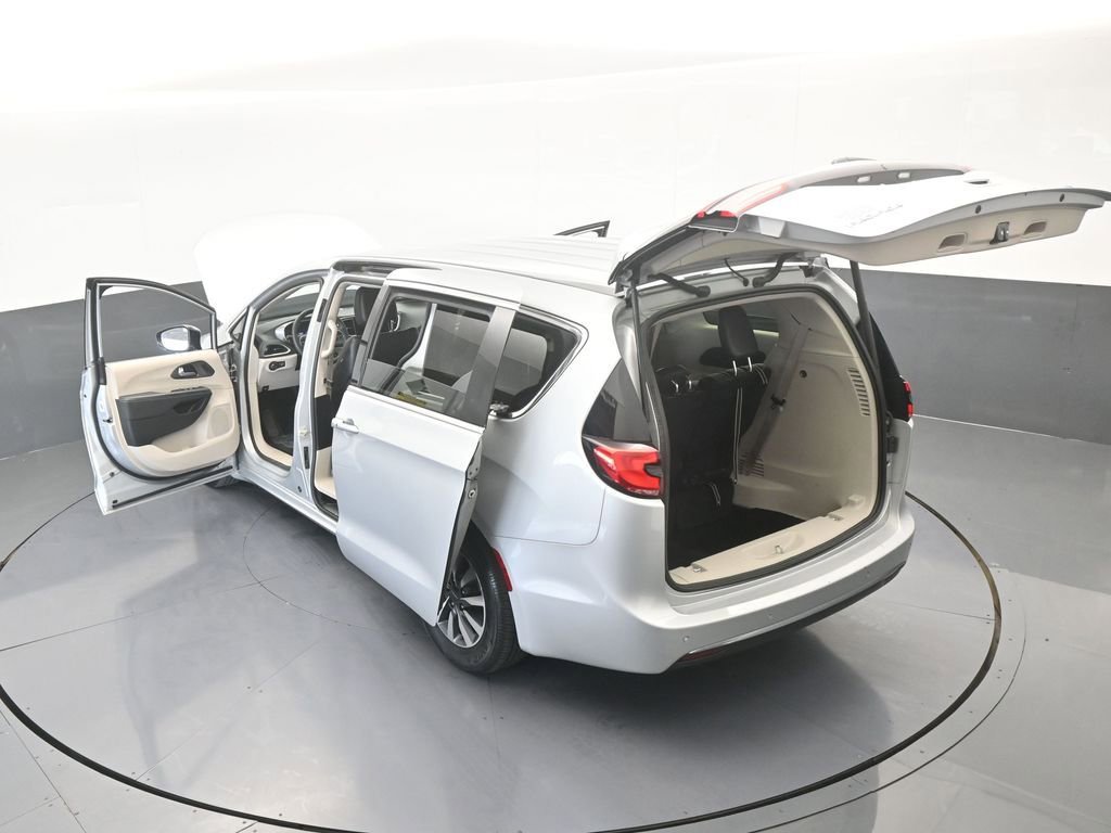 Used 2024 Chrysler Pacifica Select image 71