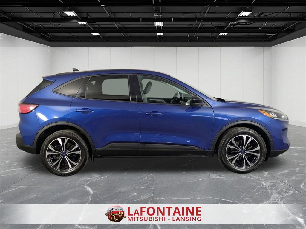 Used 2022 Ford Escape SE w/ SE Sport Appearance Package image 12