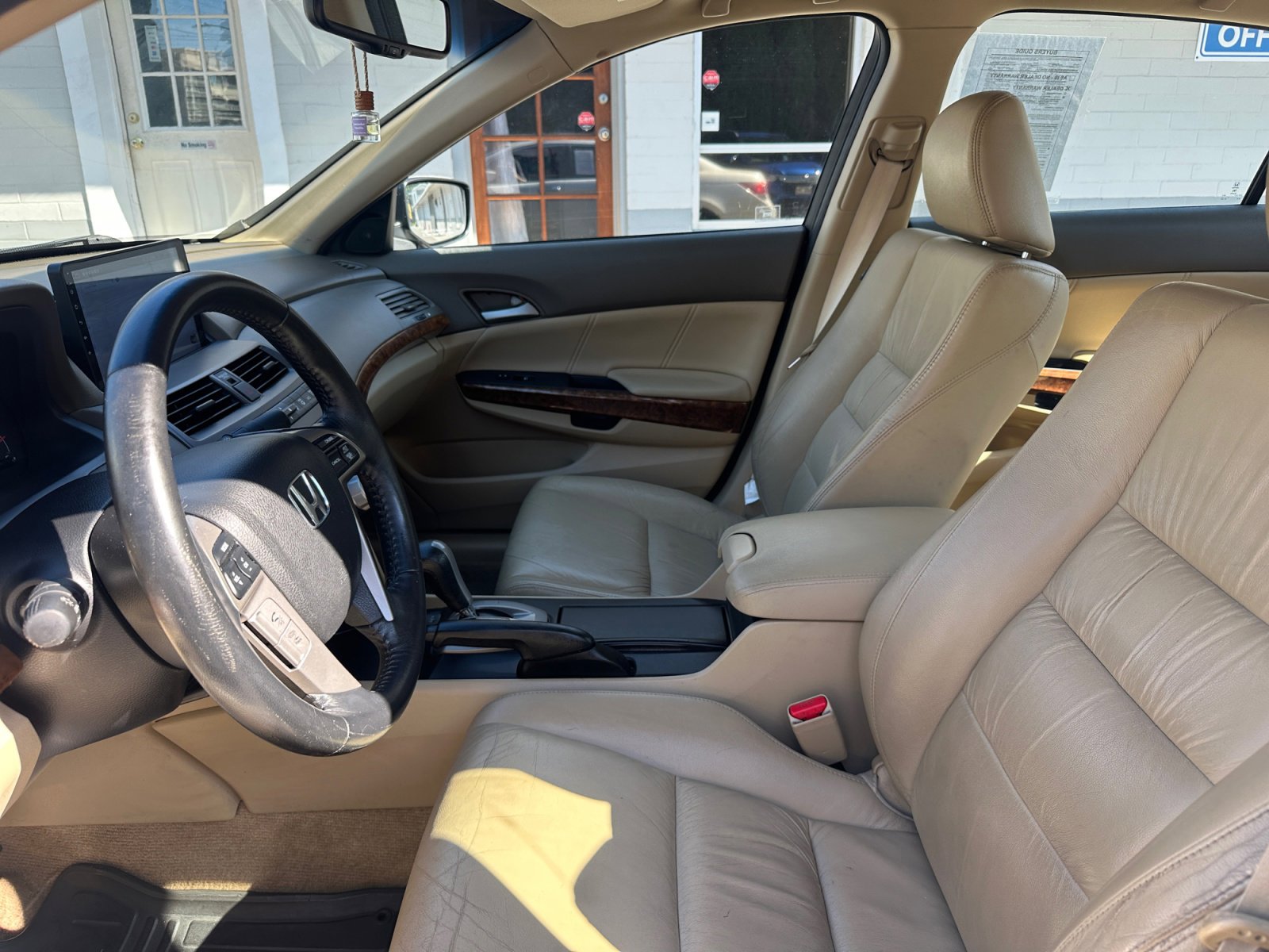 Used 2010 Honda Accord EX-L image 9