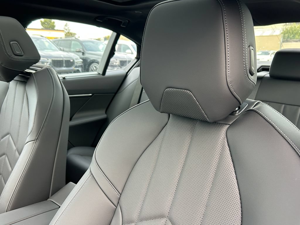 New 2027 BMW i5 eDrive40 w/ Executive Package AWD/4WD image 14