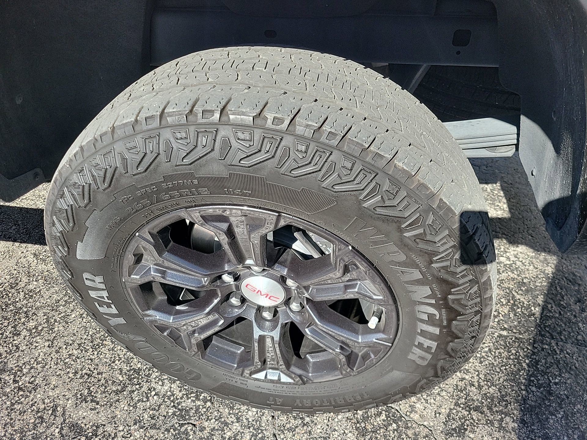 Used 2024 GMC Canyon Elevation image 16