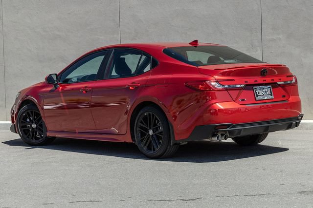 Used 2025 Toyota Camry SE w/ Convenience Package image 3