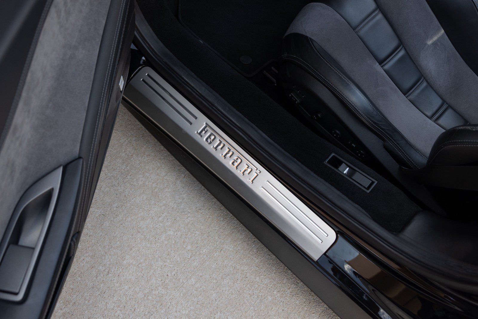 Used 2012 Ferrari 458 Spider RWD image 41