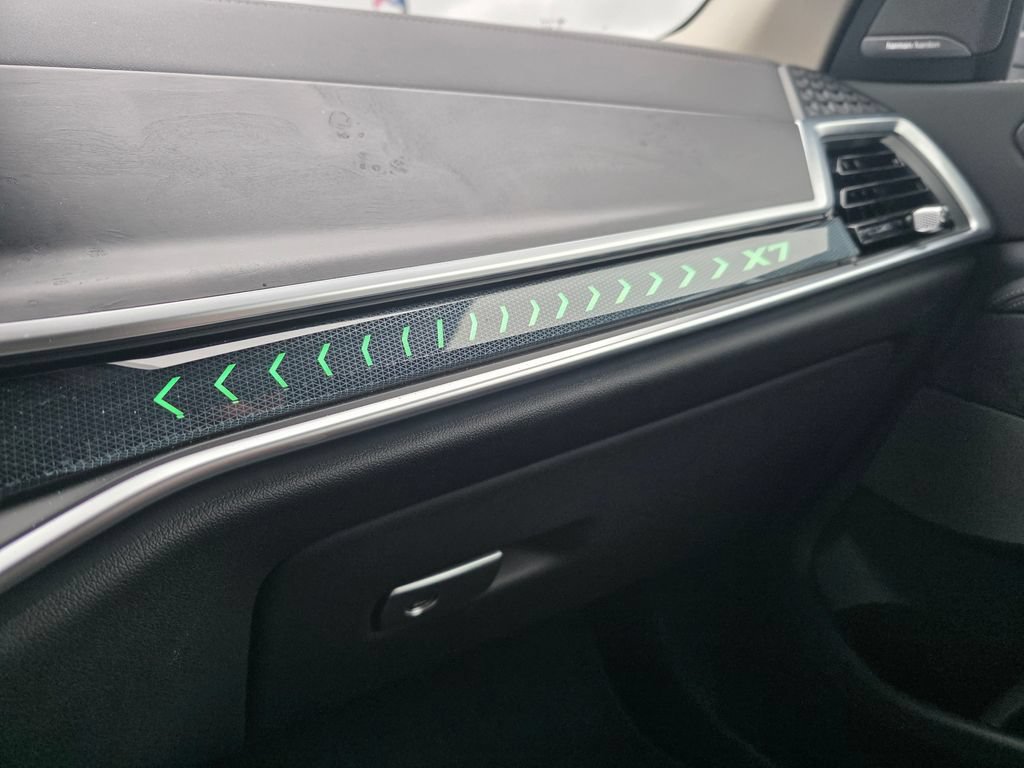 Used 2025 BMW X7 xDrive40i AWD/4WD image 26