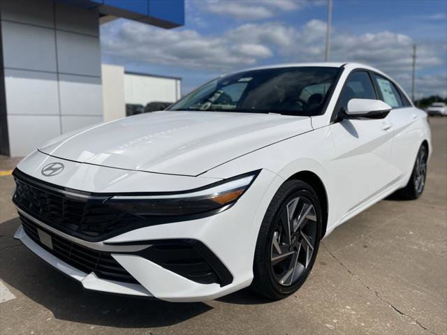 New 2025 Hyundai Elantra Limited image 2