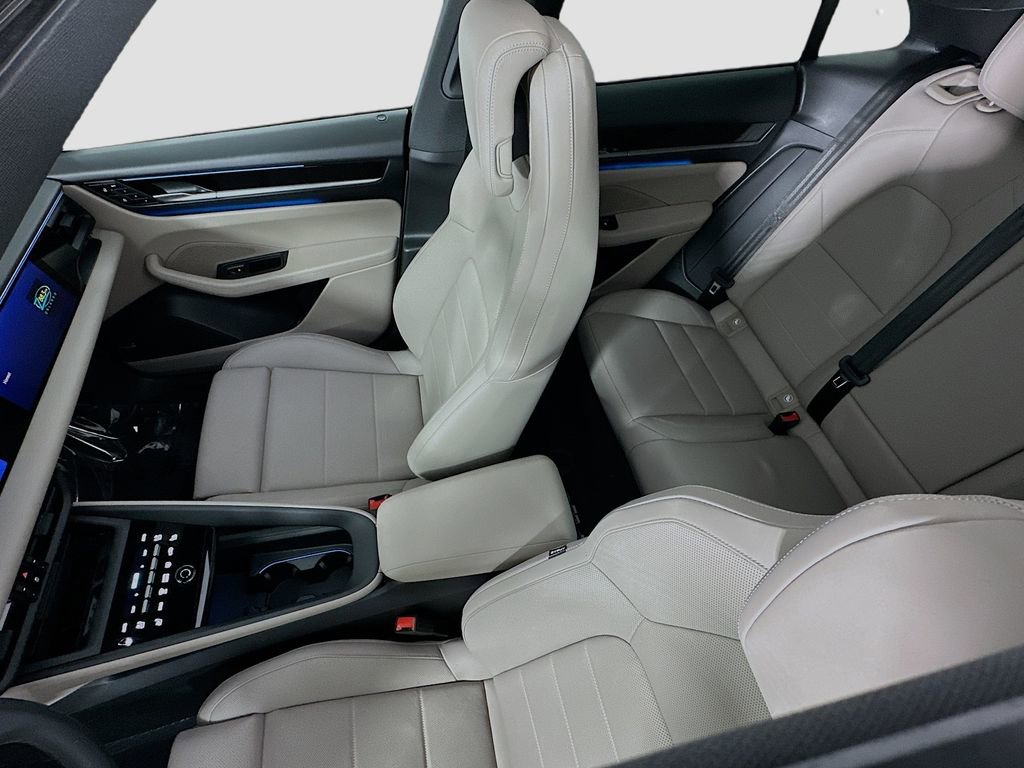 Certified 2025 Porsche Macan Electric image 14