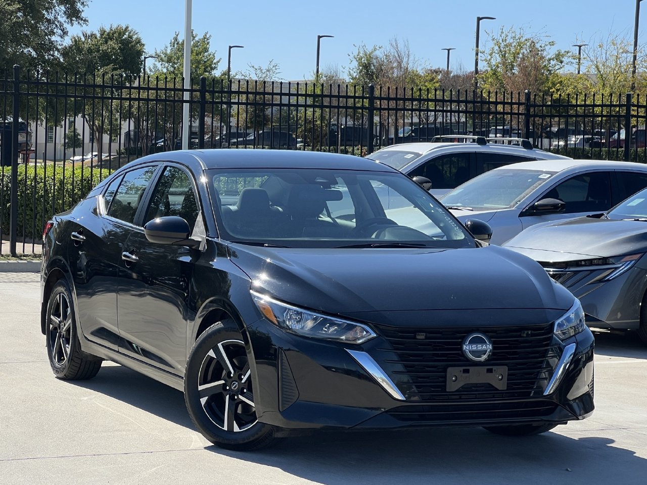 Used 2025 Nissan Sentra SV FWD image 1
