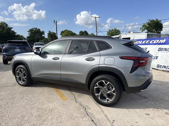 Used 2025 Chevrolet Trax LT w/ LT Convenience Package FWD image 15