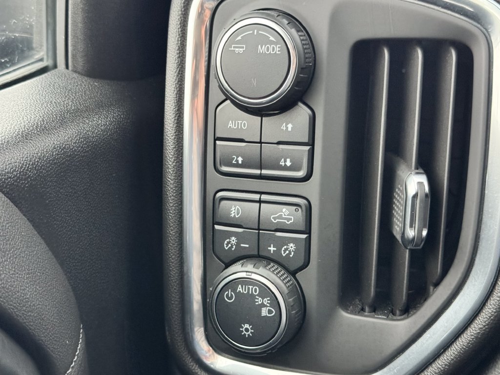 Used 2020 Chevrolet Silverado 1500 RST w/ True North Edition AWD/4WD image 31