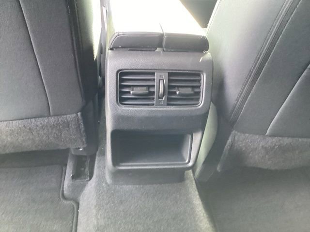 Used 2024 Nissan Rogue S image 33