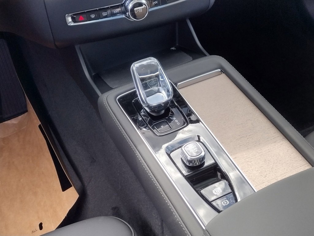 New 2026 Volvo XC90 B6 Plus image 32