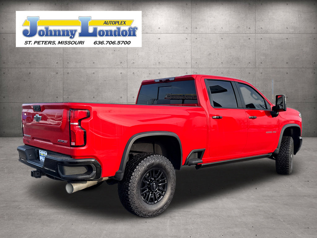 Used 2025 Chevrolet Silverado 2500 ZR2 w/ Technology Package image 2