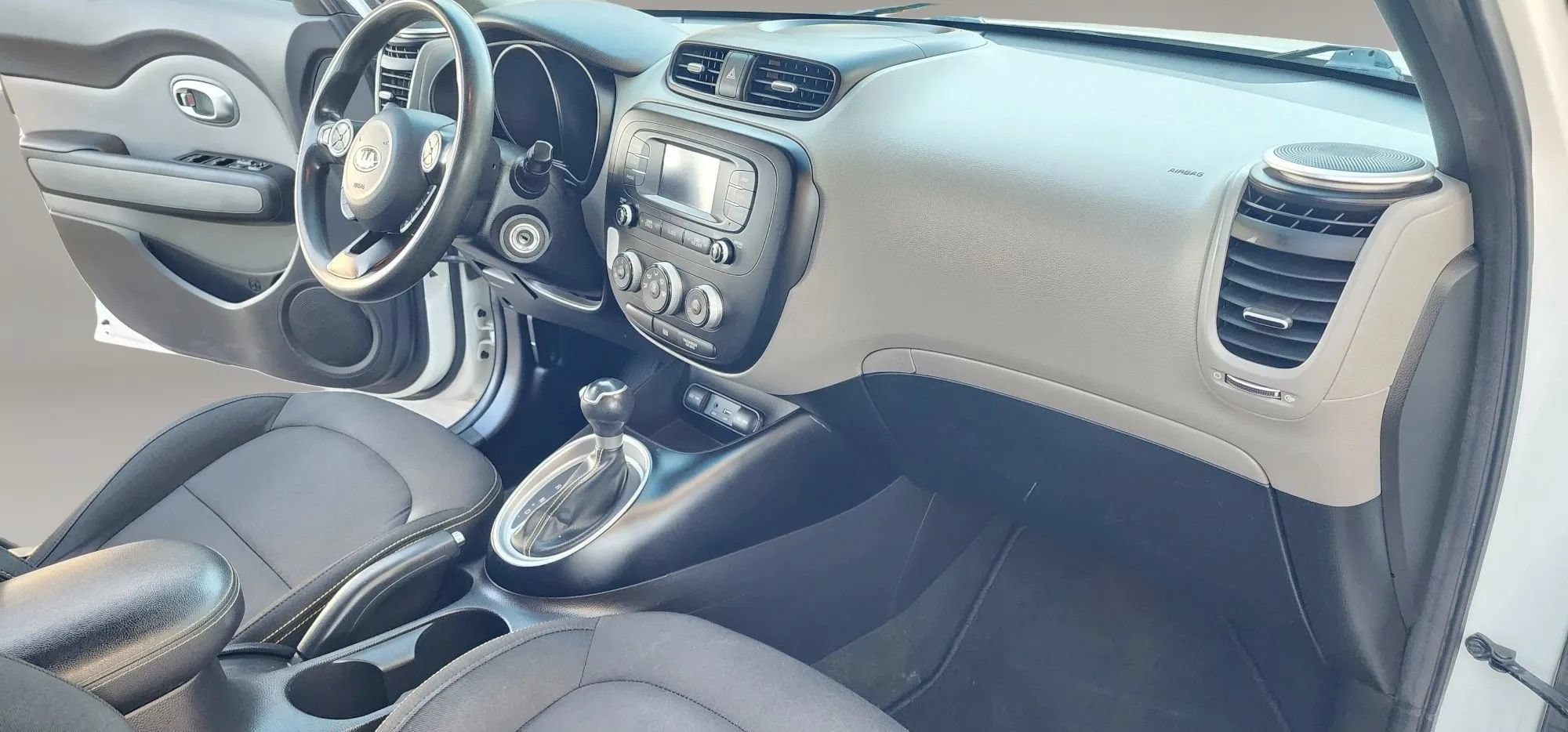 Used 2016 Kia Soul + FWD image 18