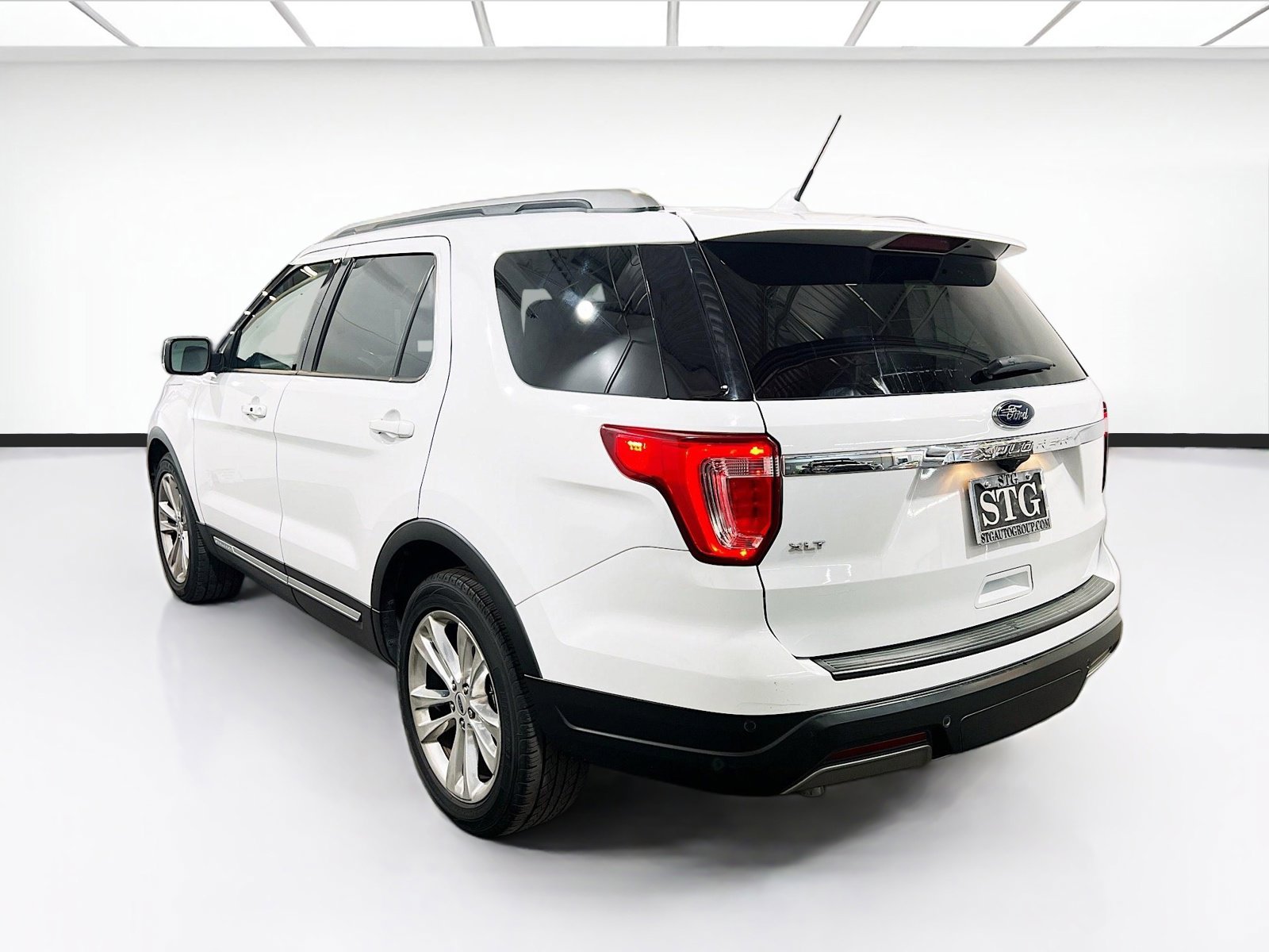Used 2019 Ford Explorer XLT w/ Equipment Group 202A image 6