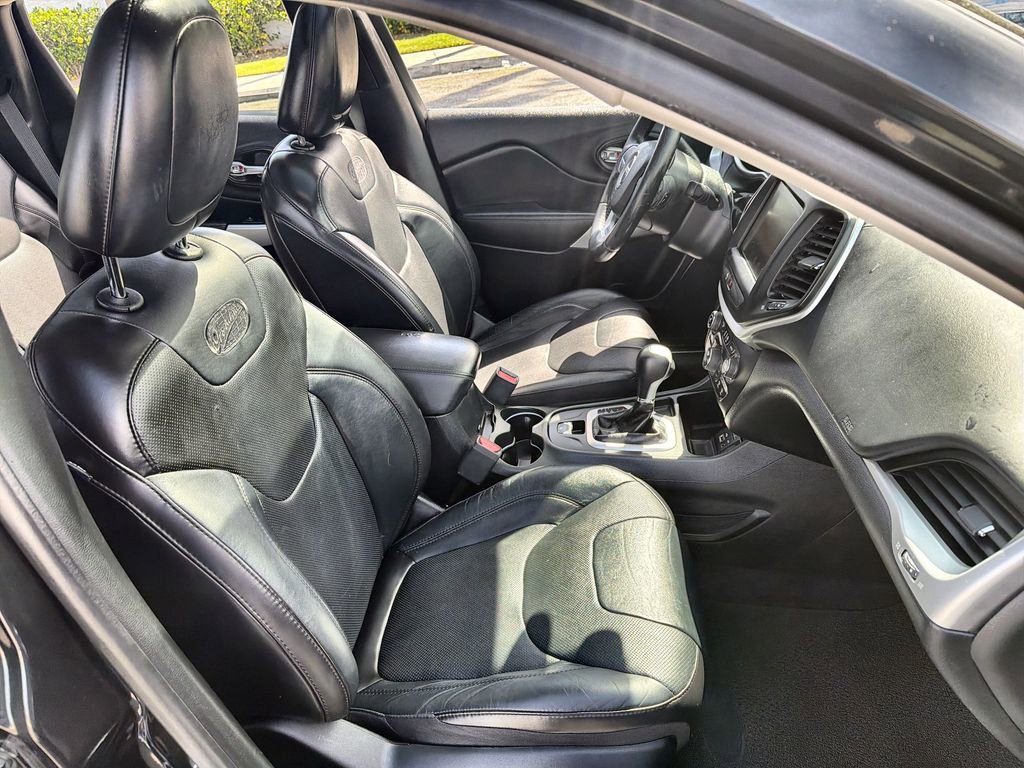 Used 2016 Jeep Cherokee Overland image 26