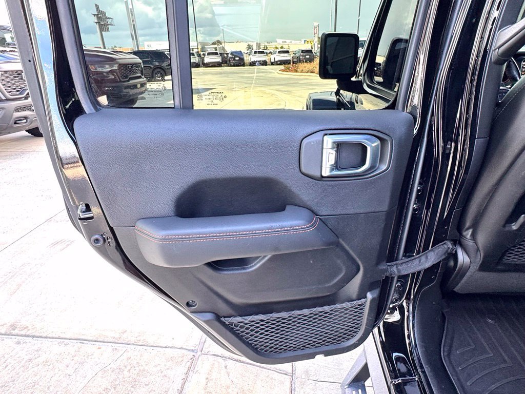 Used 2021 Jeep Gladiator Mojave AWD/4WD image 16