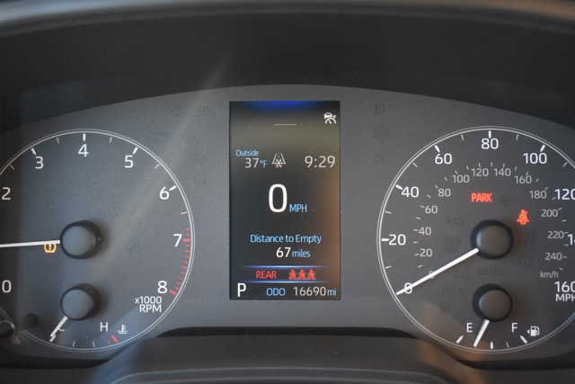 Used 2025 Toyota Corolla LE image 21