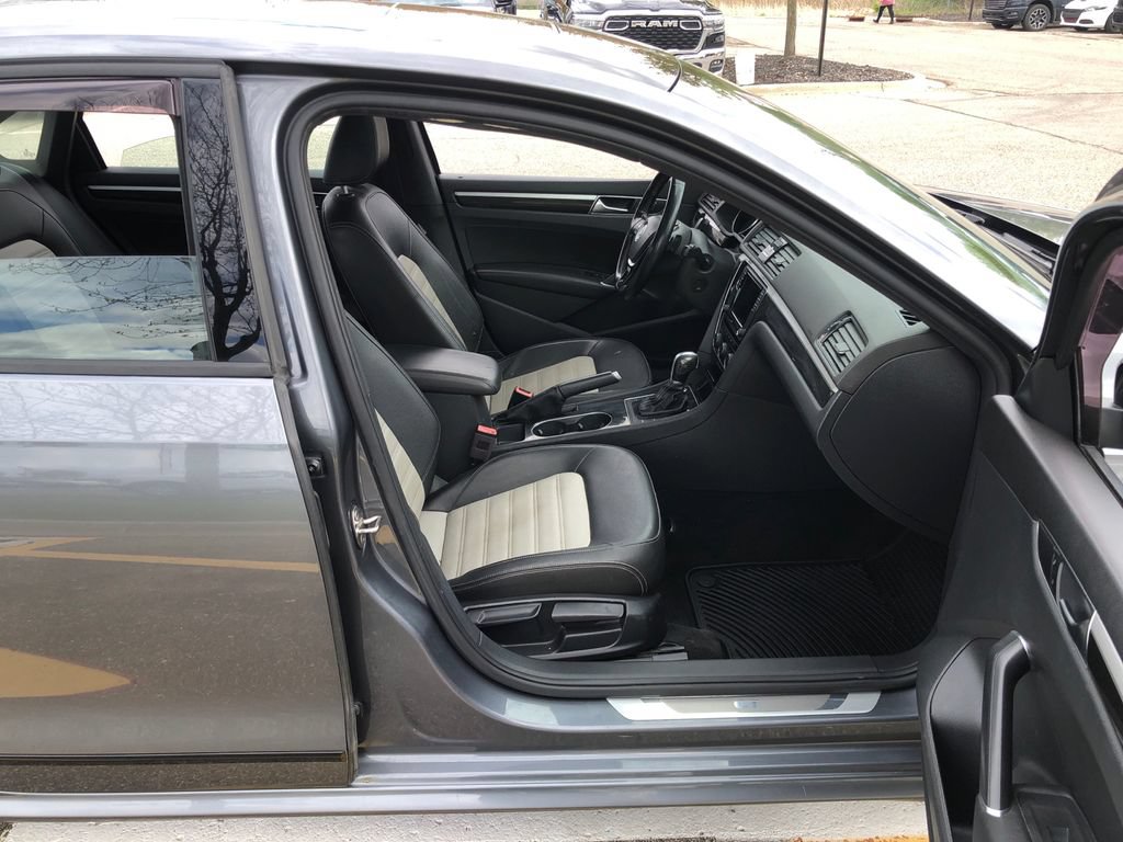 Used 2018 Volkswagen Passat 3.6 FWD image 22