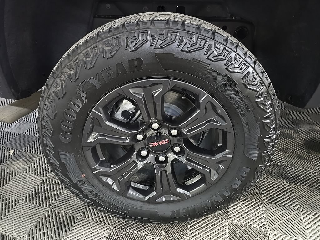 Used 2024 GMC Canyon Elevation w/ Elevation Premium Package RWD image 13