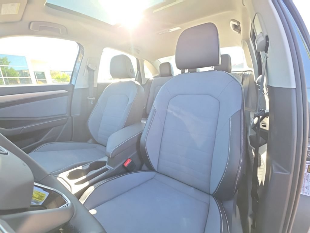 New 2027 Volkswagen Jetta SE FWD image 11